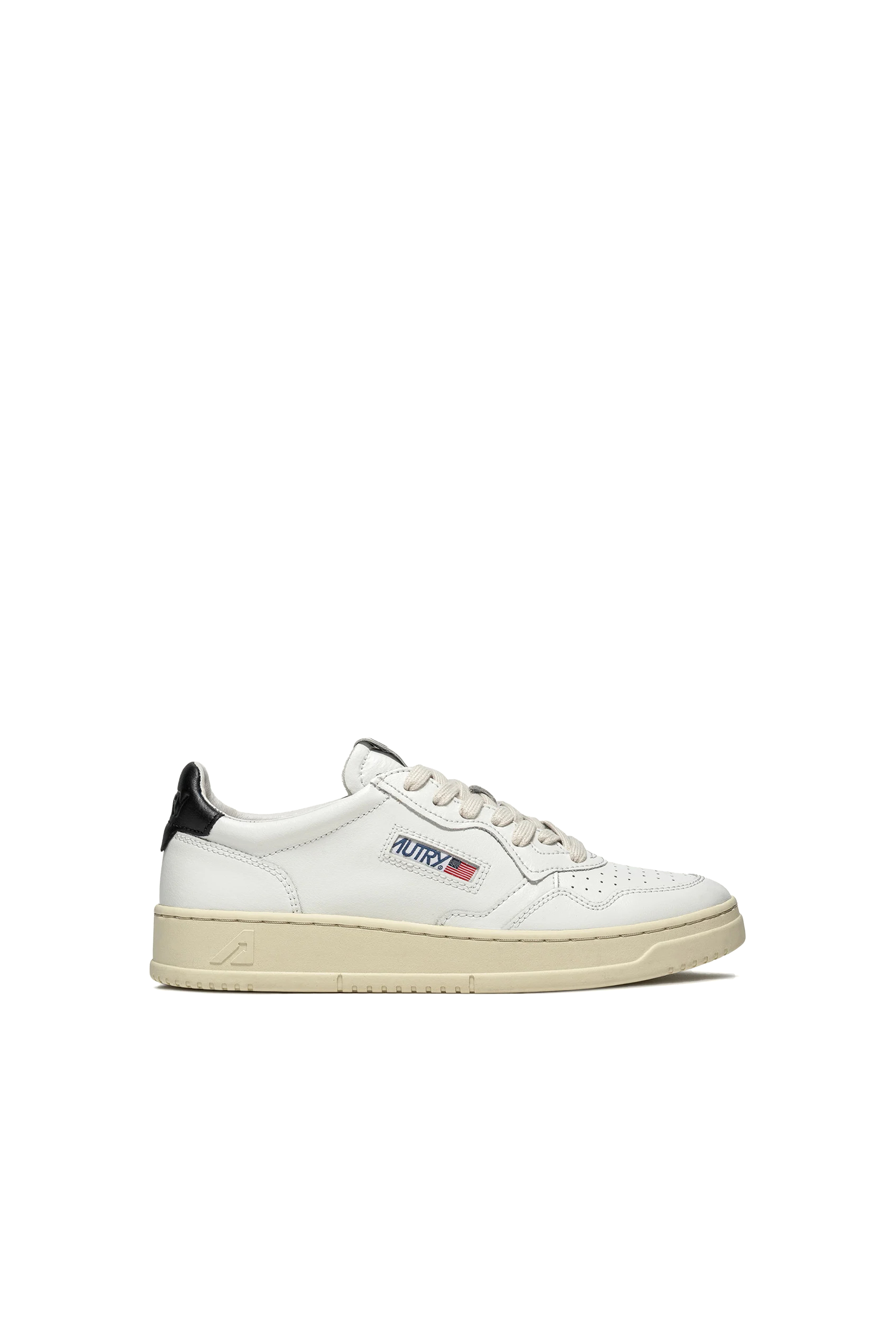 MEDALIST LOW WITH CONTRAST HEEL TAB SNEAKERS