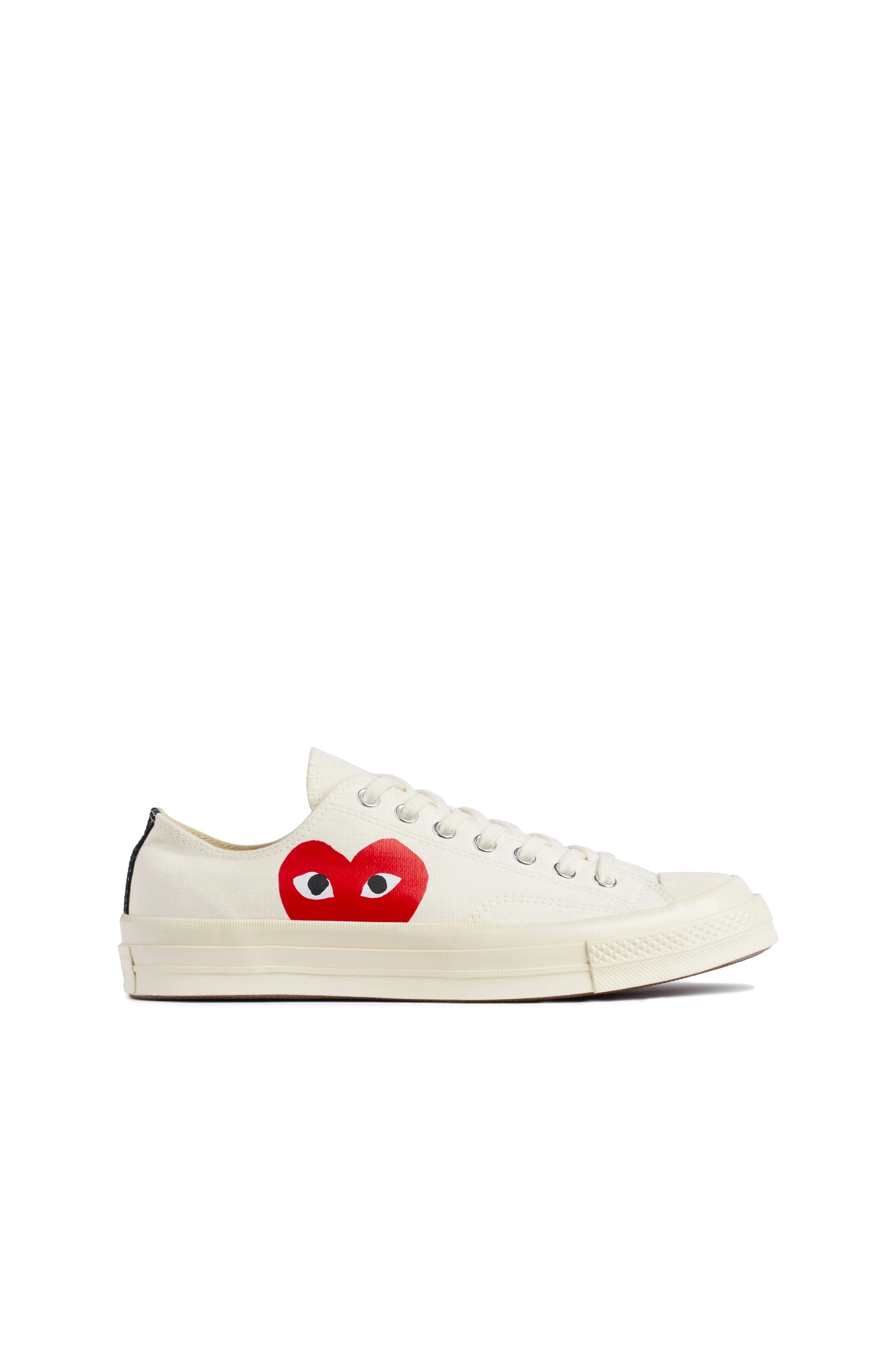PLAY CONVERSE RED HEART LOW